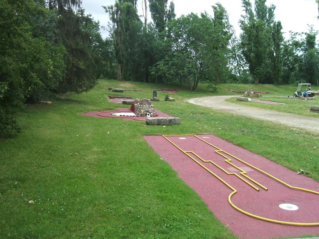 Camping Parc Du Chateau D'Allot Hotel Boe Bagian luar foto